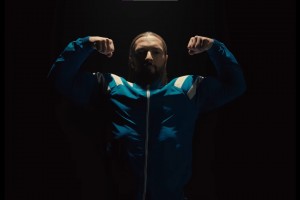 在一个奇异的格斗游戏跨界世界中，致命的愤怒：狼市已经把它带到了一个带有瑞典DJ的档次